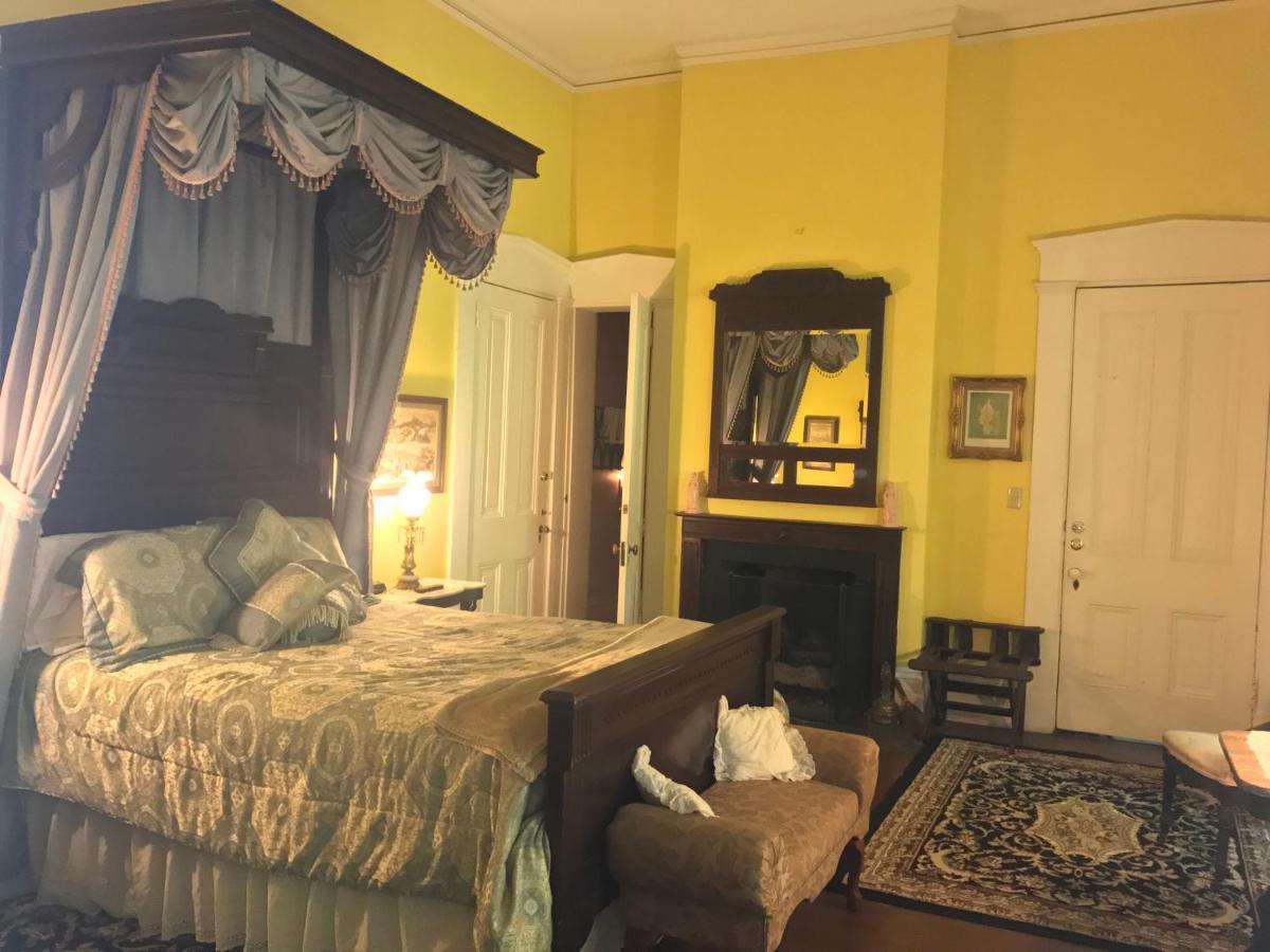 Corners Mansion Inn - A Bed And Breakfast ヴィックスバーグ エクステリア 写真