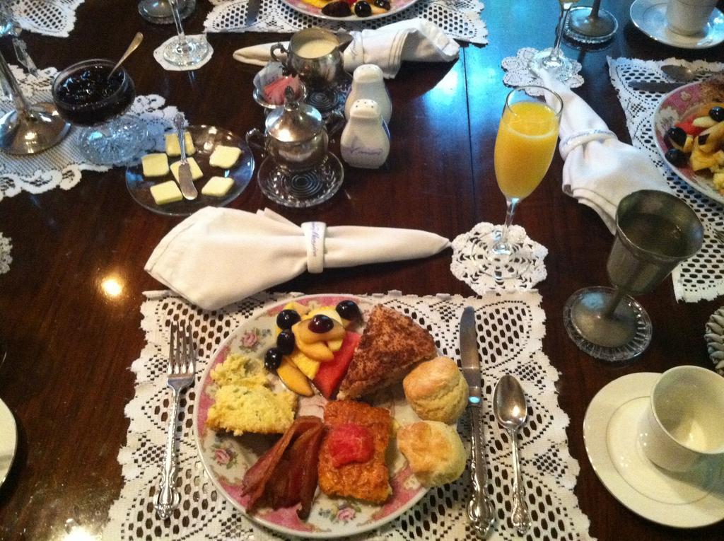 Corners Mansion Inn - A Bed And Breakfast ヴィックスバーグ エクステリア 写真