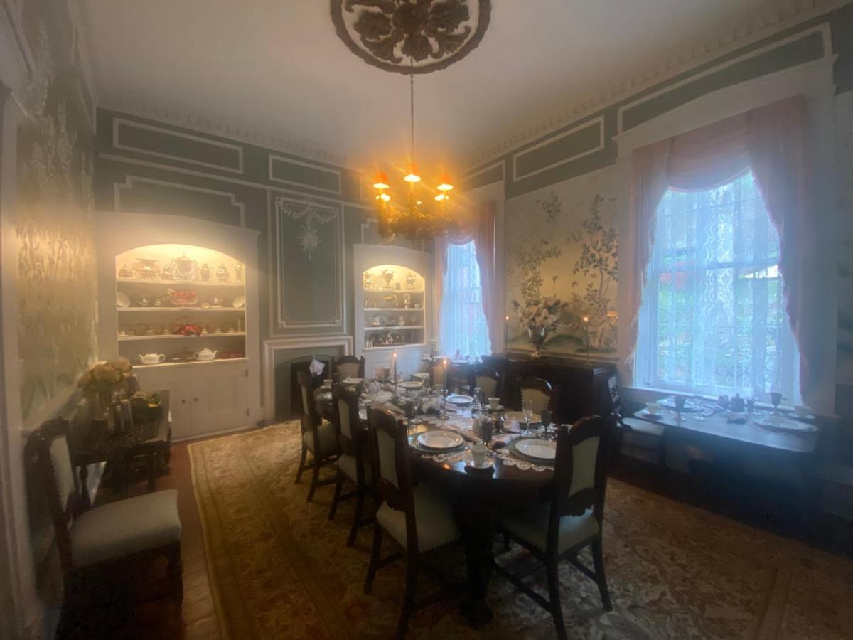 Corners Mansion Inn - A Bed And Breakfast ヴィックスバーグ エクステリア 写真