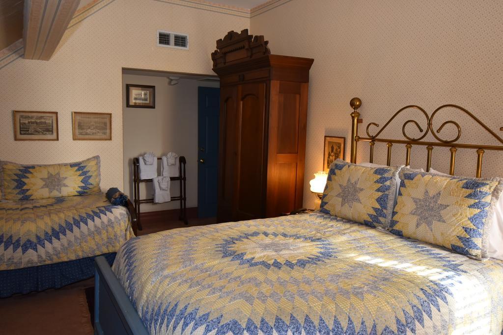 Corners Mansion Inn - A Bed And Breakfast ヴィックスバーグ エクステリア 写真