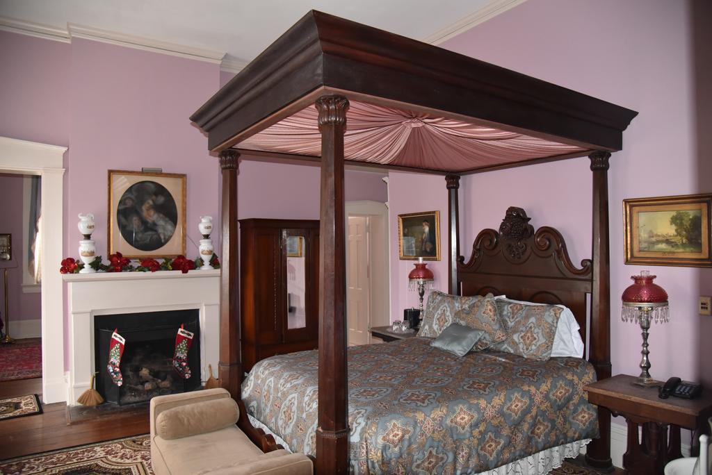 Corners Mansion Inn - A Bed And Breakfast ヴィックスバーグ エクステリア 写真