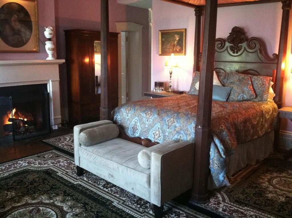 Corners Mansion Inn - A Bed And Breakfast ヴィックスバーグ エクステリア 写真