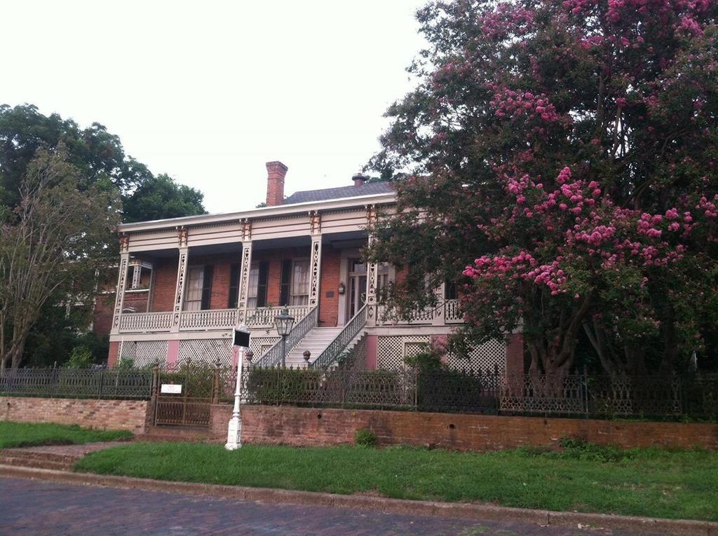Corners Mansion Inn - A Bed And Breakfast ヴィックスバーグ エクステリア 写真