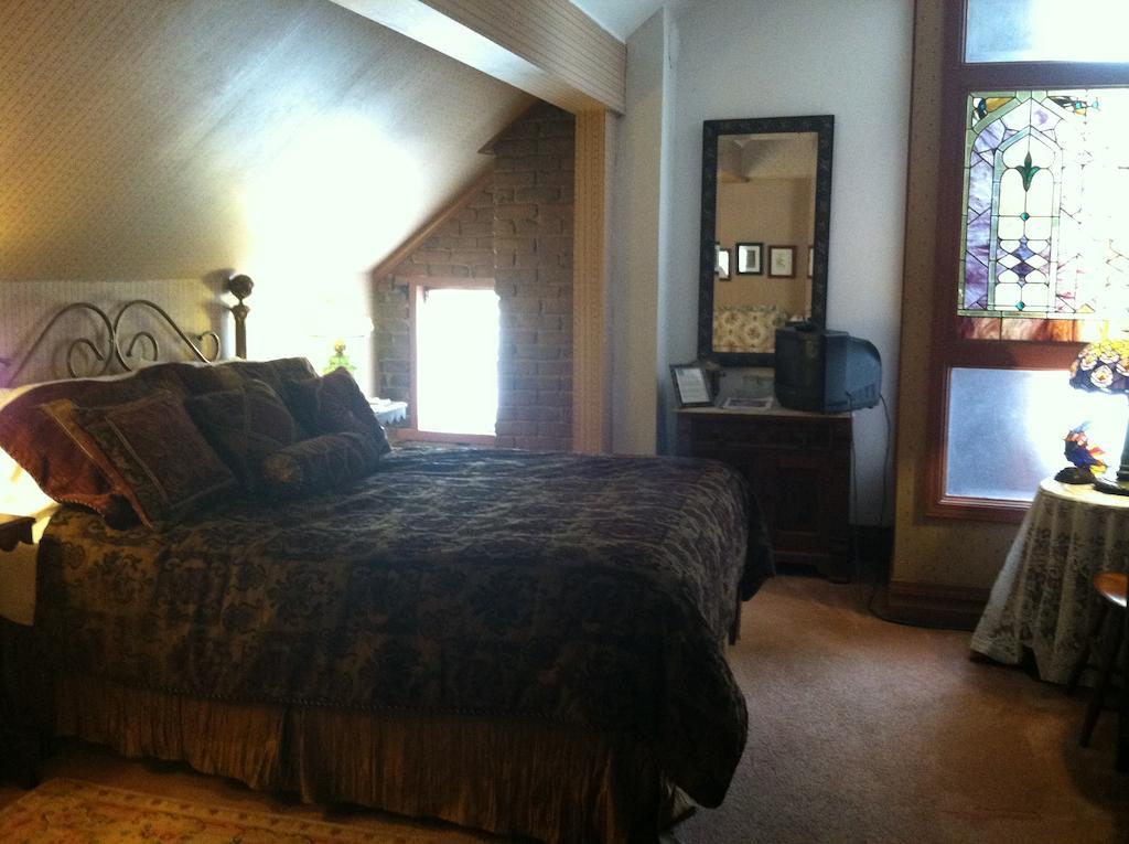Corners Mansion Inn - A Bed And Breakfast ヴィックスバーグ エクステリア 写真