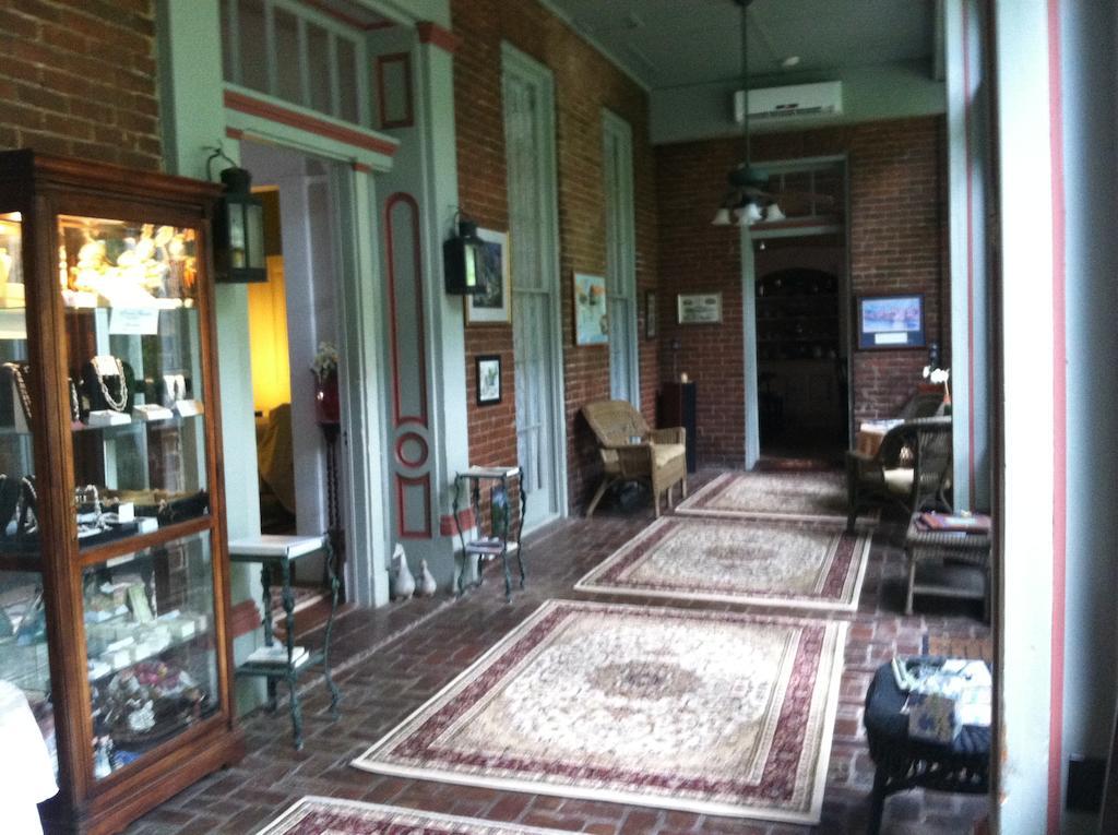 Corners Mansion Inn - A Bed And Breakfast ヴィックスバーグ エクステリア 写真