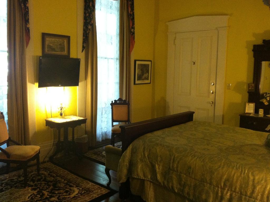 Corners Mansion Inn - A Bed And Breakfast ヴィックスバーグ エクステリア 写真