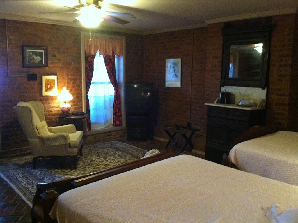 Corners Mansion Inn - A Bed And Breakfast ヴィックスバーグ 部屋 写真