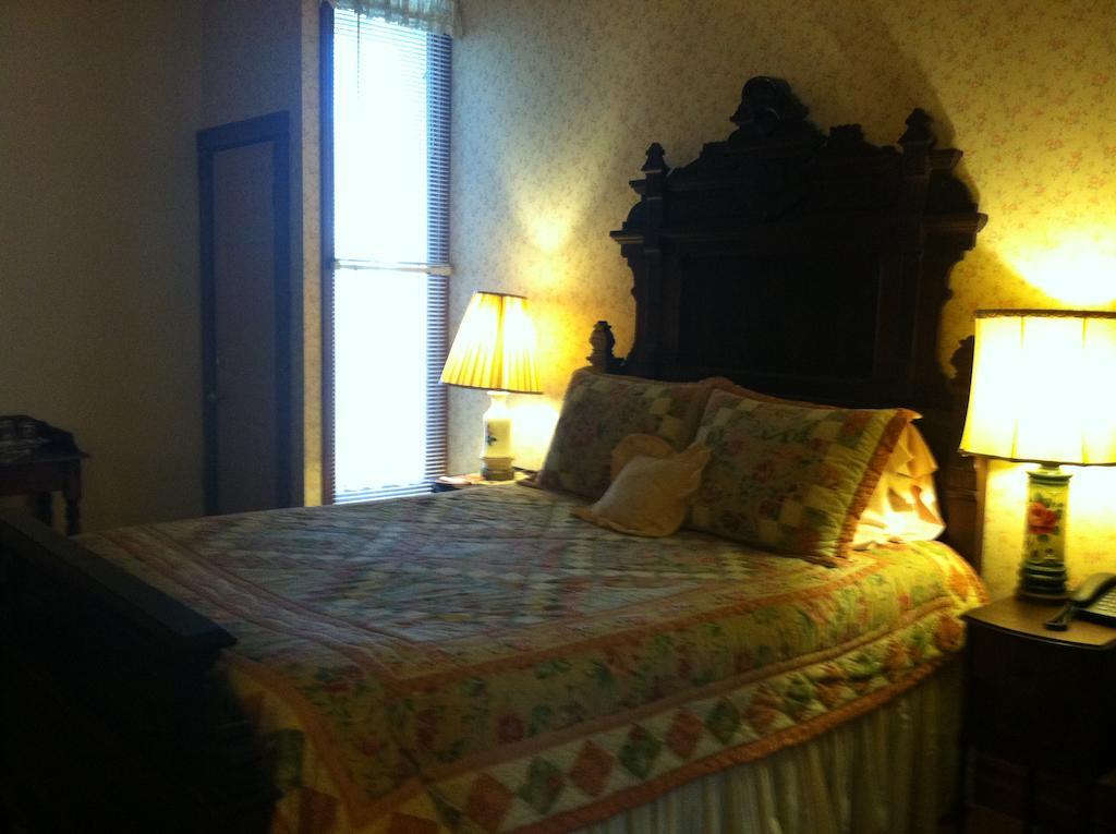 Corners Mansion Inn - A Bed And Breakfast ヴィックスバーグ 部屋 写真