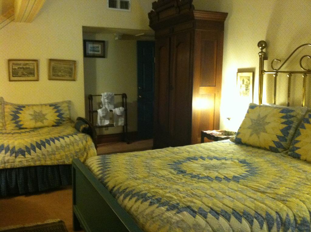 Corners Mansion Inn - A Bed And Breakfast ヴィックスバーグ エクステリア 写真