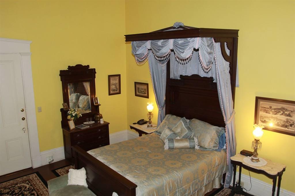 Corners Mansion Inn - A Bed And Breakfast ヴィックスバーグ エクステリア 写真