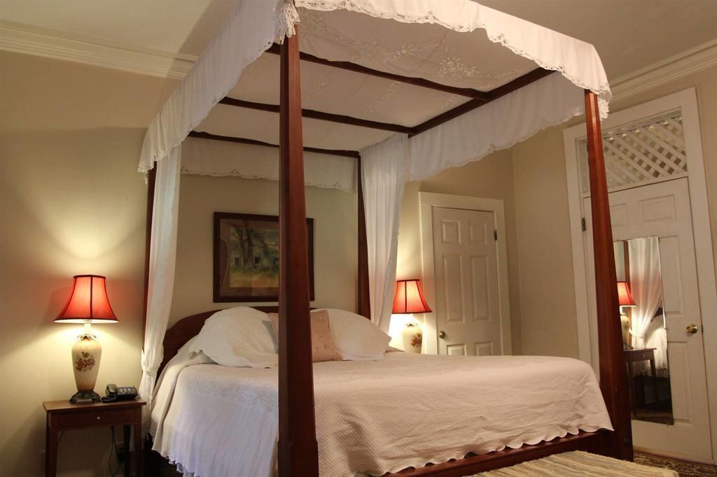 Corners Mansion Inn - A Bed And Breakfast ヴィックスバーグ 部屋 写真