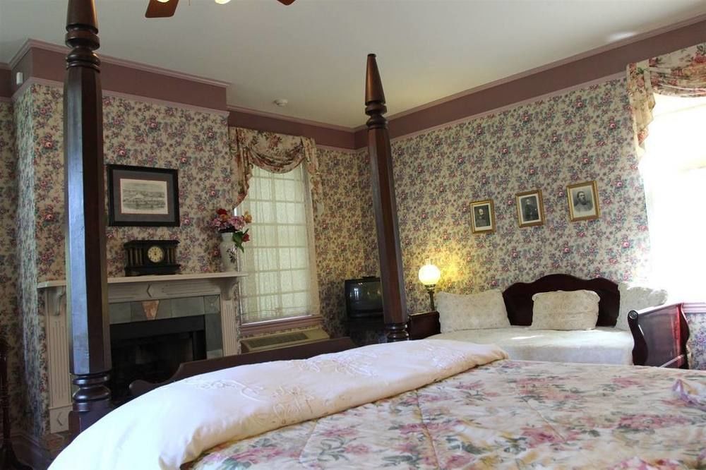 Corners Mansion Inn - A Bed And Breakfast ヴィックスバーグ エクステリア 写真
