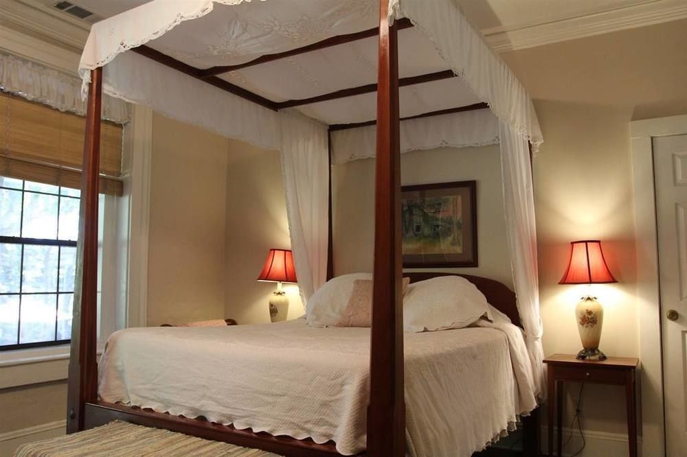 Corners Mansion Inn - A Bed And Breakfast ヴィックスバーグ エクステリア 写真