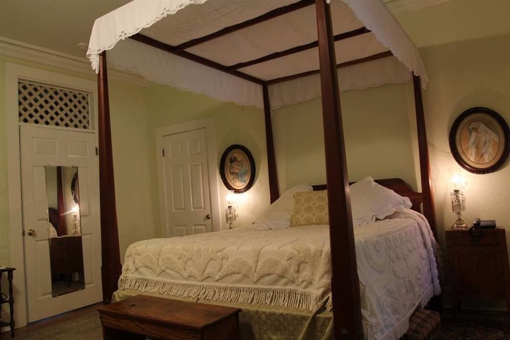 Corners Mansion Inn - A Bed And Breakfast ヴィックスバーグ エクステリア 写真