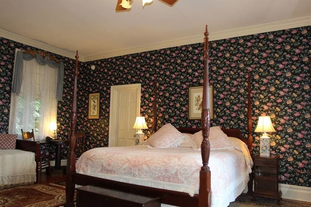 Corners Mansion Inn - A Bed And Breakfast ヴィックスバーグ エクステリア 写真