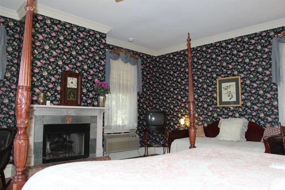 Corners Mansion Inn - A Bed And Breakfast ヴィックスバーグ エクステリア 写真