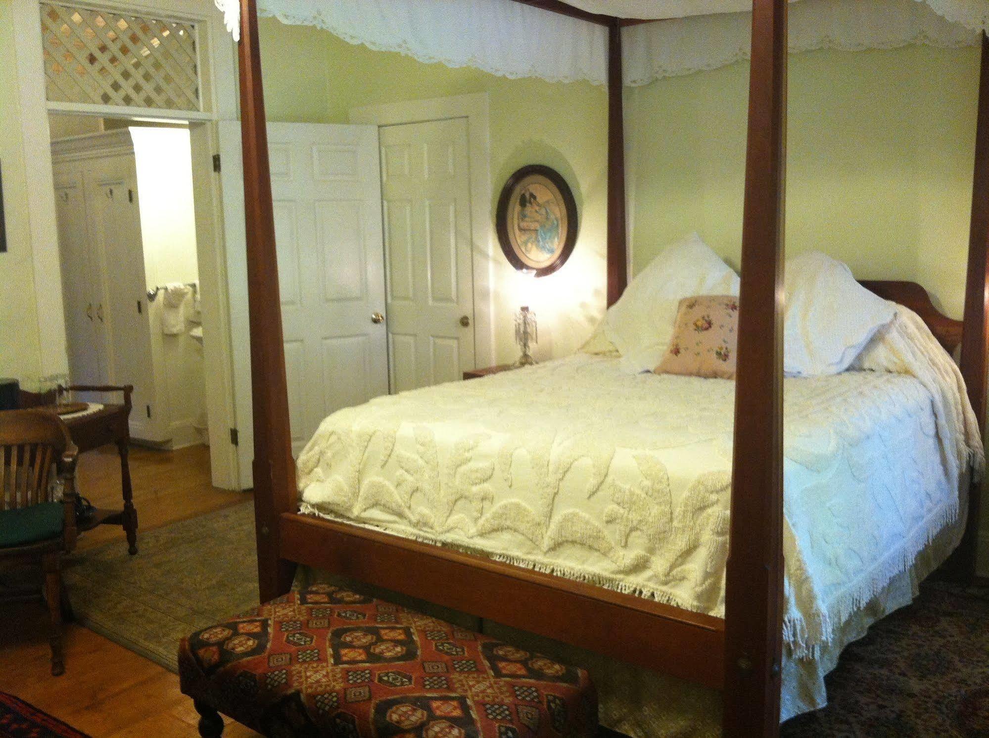 Corners Mansion Inn - A Bed And Breakfast ヴィックスバーグ エクステリア 写真