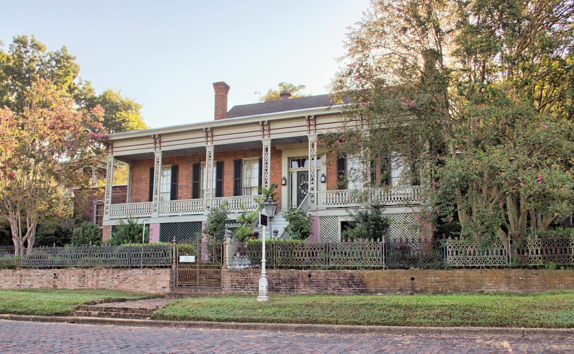 Corners Mansion Inn - A Bed And Breakfast ヴィックスバーグ エクステリア 写真
